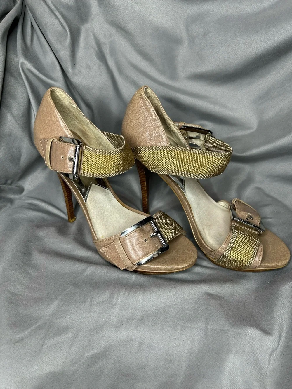 Michael Kors Faith Sandals Size 8.5 Taupe Leather and Metallic Gold Mesh Design